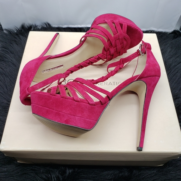 BCBGENERATION SUEDE HEELS - Picture 2 of 6